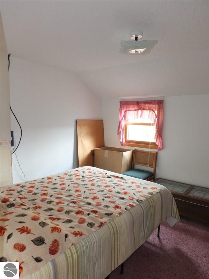 16086 Us Hwy 2, Cooks, MI 49817